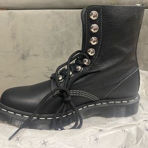 Dr.Martens size 8 never worn brand new condition!💕